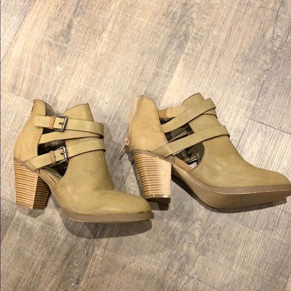 ‼️4 for $15‼️ Shoe Dazzle booties